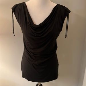 White House, Black market, scoop front pull over. Size medium